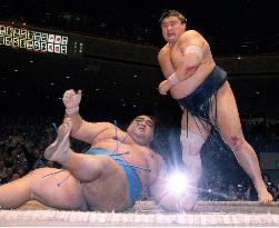 Takanohana wins 22nd title after playoff